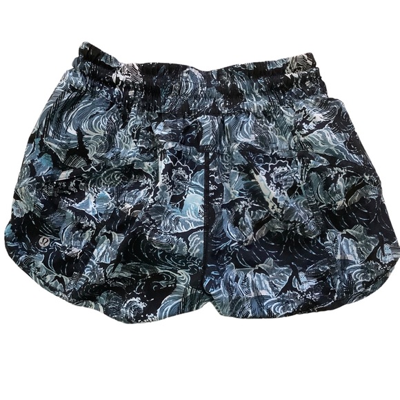 Lululemon tracker short V4 eternal wave starlight blue black print lined size 4 - Picture 2 of 6